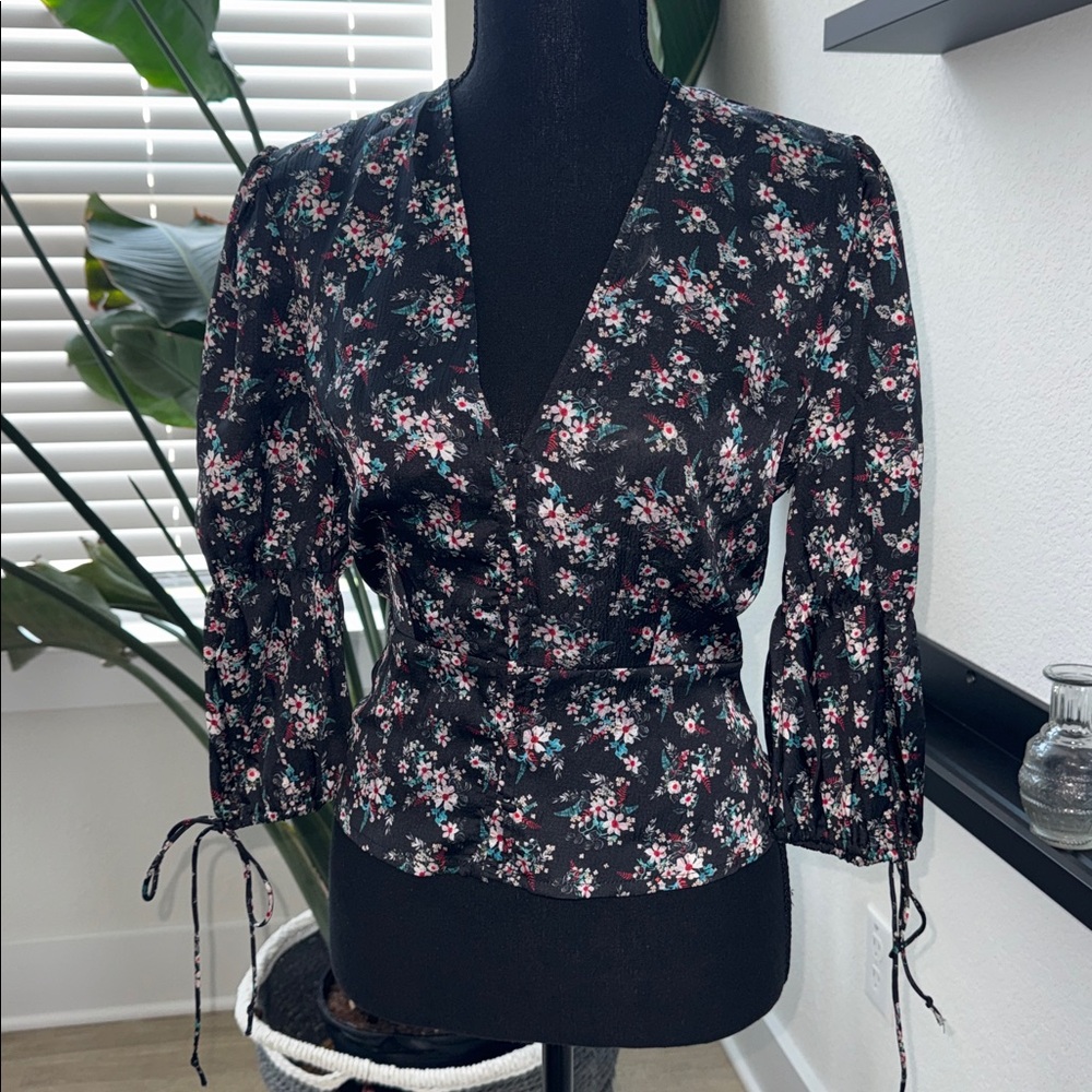 Delicate Women's Black Floral Top